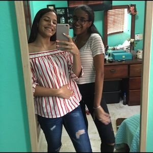 Off-shoulders blouse